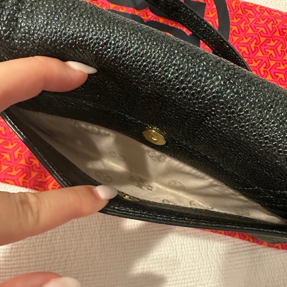 TORY BURCH Shimmery Green Crossbody Clutch Bag - Picture 4 of 11